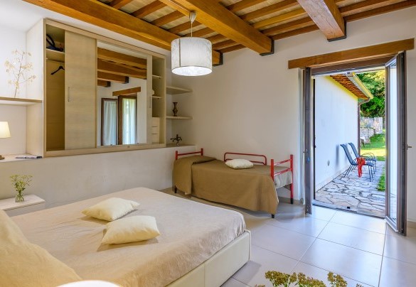 Detail of double bedroom n. 2 - Acquanera