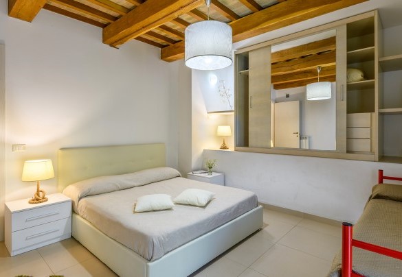 Double bedroom n. 2 on the ground floor - Acquanera