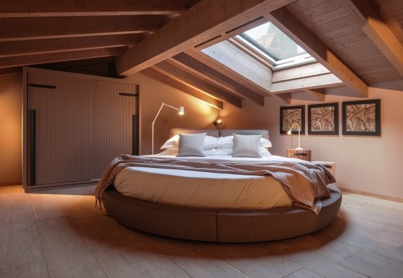 The double bedroom no. 6 on the first floor in the loft – Agriresort Bacaringhe