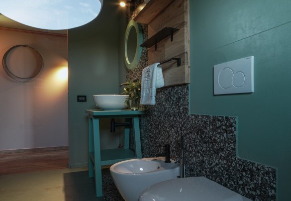 The bathroom with shower no. 1 on the first floor – Agriresort Bacaringhe 