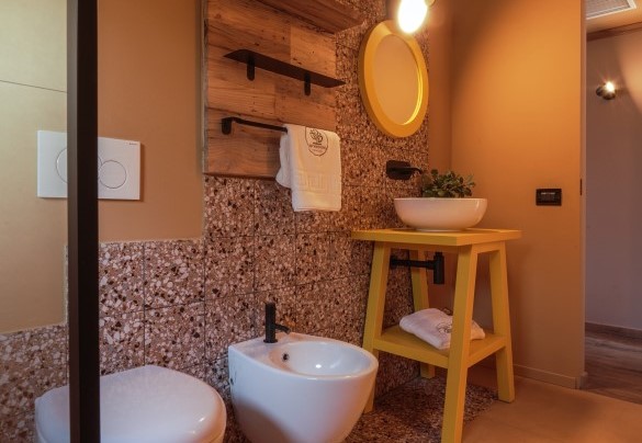 The bathroom with shower no. 2 on the first floor – Agriresort Bacaringhe