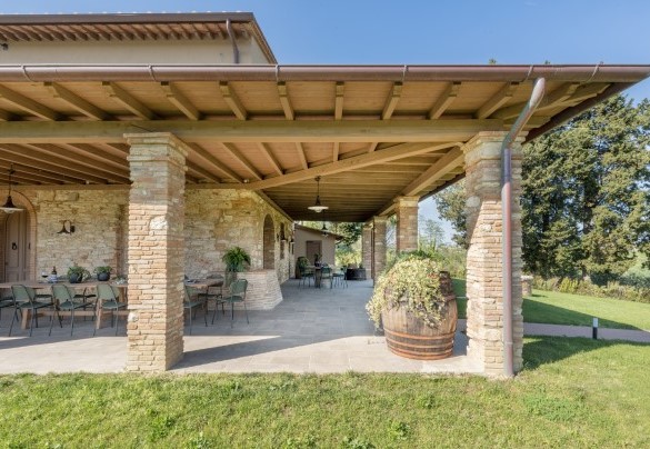 The pergola, where the outdoor dining area is located – Agriresort Bacaringhe