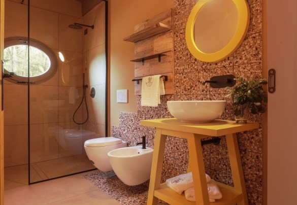 The bathroom with shower no. 2 on the first floor – Agriresort Bacaringhe