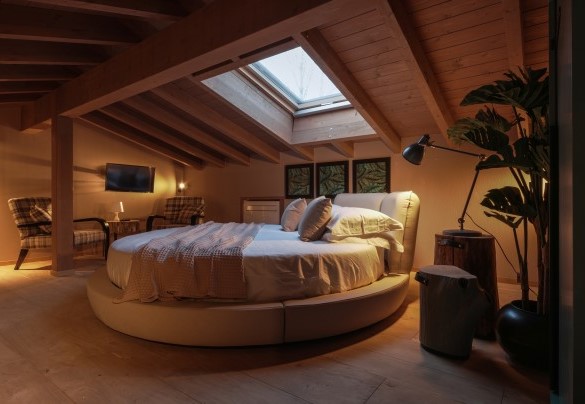The double bedroom no. 3 on the first floor in the loft – Agriresort Bacaringhe