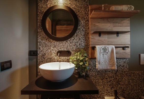 The bathroom with shower no. 3 in the annex on the ground floor – Agriresort Bacaringhe 