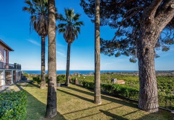 Il casale si affaccia sull’agrumeto di otto ettari - Agrumé Country House