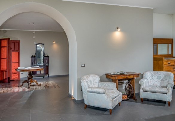 La spaziosa sala svago al piano seminterrato - Agrumé Country House