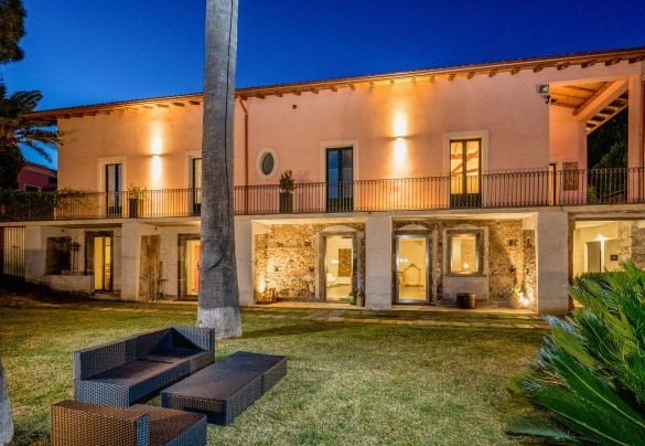Gli accessi all’esterno creano un piacevole connubio tra dentro e fuori - Agrumé Country House