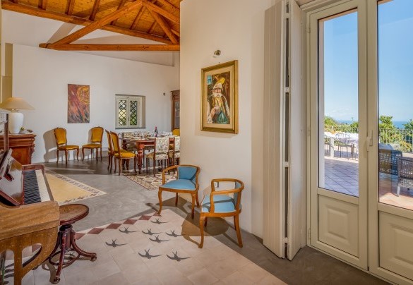 La sala da pranzo si apre sul terrazzo - Agrumé Country House