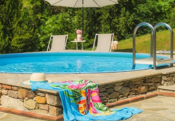 La piscina è rotonda con un diametro di 3,90 mt e profonda 1,30 mt - Ai due Cuori