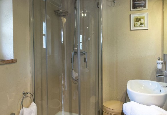 Bathroom with shower on the first floor - Albachiara