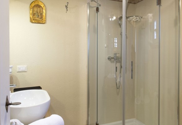 Bathroom with shower on the ground floor - Albachiara