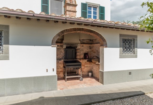 In front of the dining room French window, is mobile barbecue (no wood oven) - Albachiara   