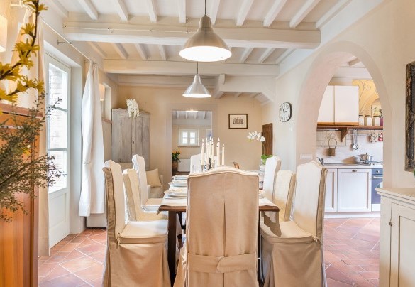 The bright dining room - Albachiara