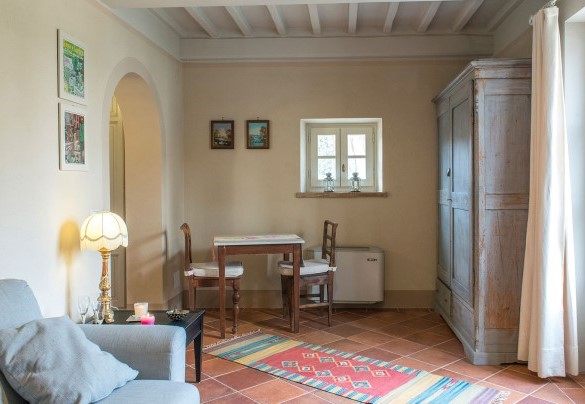  Open plan with two lounges and dining area - Albachiara