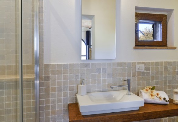 Bathroom with shower in the annex on the first floor – Alborata