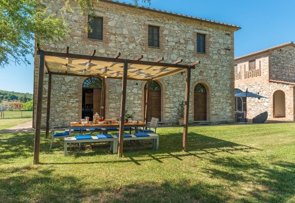  All the ground floor rooms have practical French windows with direct access to the outside – Alborata