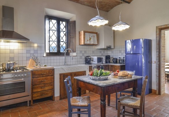 The kitchen with the access to the dining room – Alborata