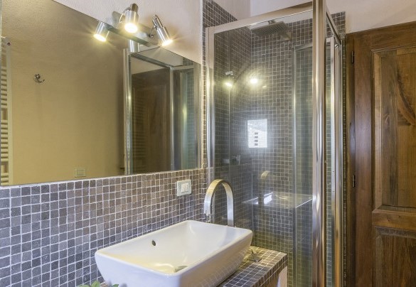 Bathroom with shower on the first floor – Alborata