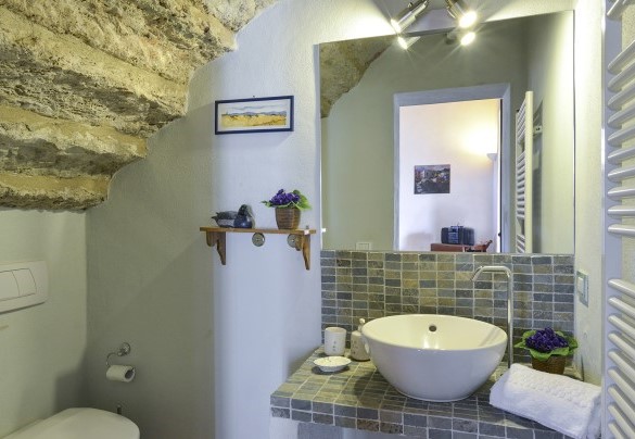 Service bathroom on the ground floor– Alborata