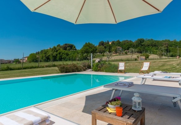 The pool, with outdoor shower, is open from the last Saturday of April until the first Saturday of October – Alborata