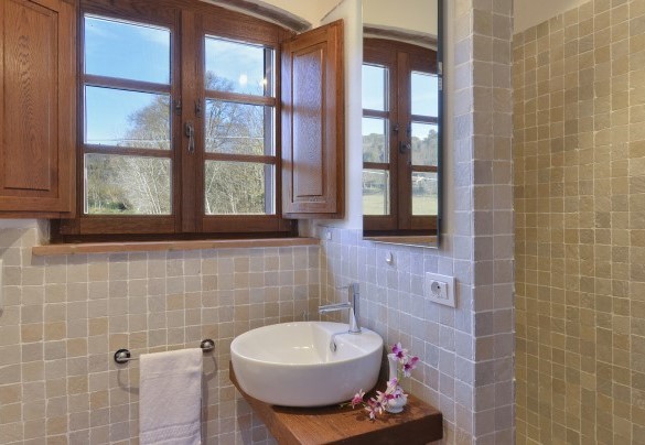 Bathroom with shower in the annex on the first floor – Alborata