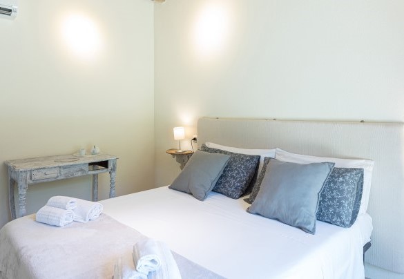 Double bedroom with direct exit on the garden - Amandula