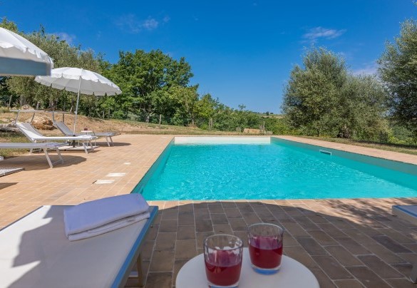 The swimming pool is sanitized with chlorine and equipped with a solar shower – Amandula