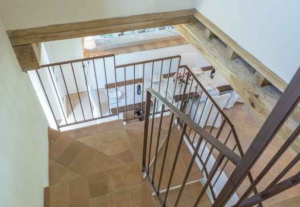 The staircase to the ground floor – Amandula