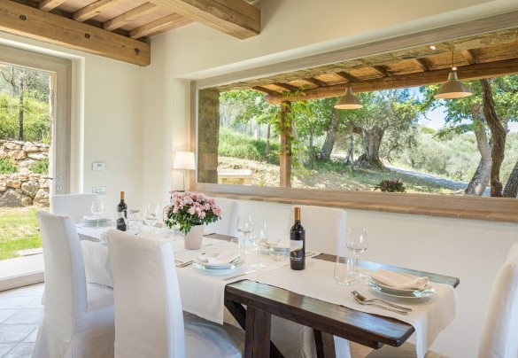 The open space dining area – Amandula