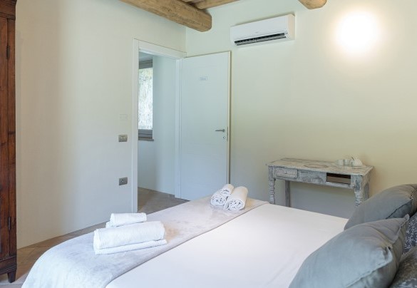 Double bedroom with direct exit on the garden - Amandula