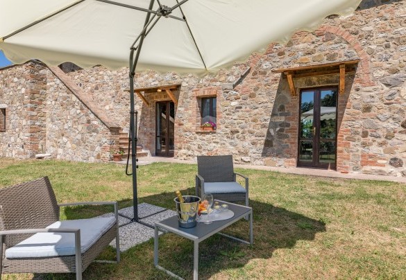 The umbrella shades the outdoor living – Amantino 