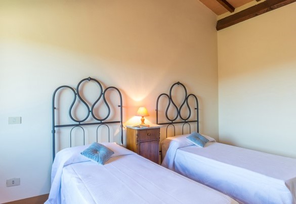 Twin bedroom nr.3 with joinable beds on first floor - Amantino