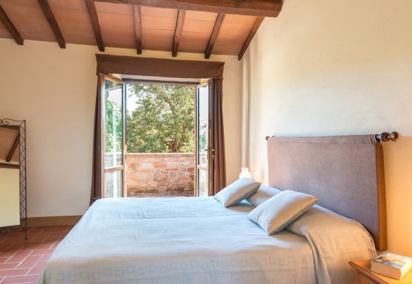 Double bedroom nr.2 with en-suite bathroom with shower, direct access to the outside. First floor – Amantino
