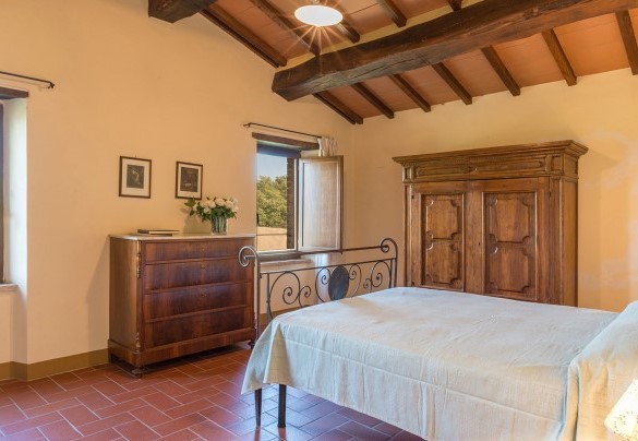 Double bedroom nr. 4 with 1.50 m wide bed. First Floor - Amantino
