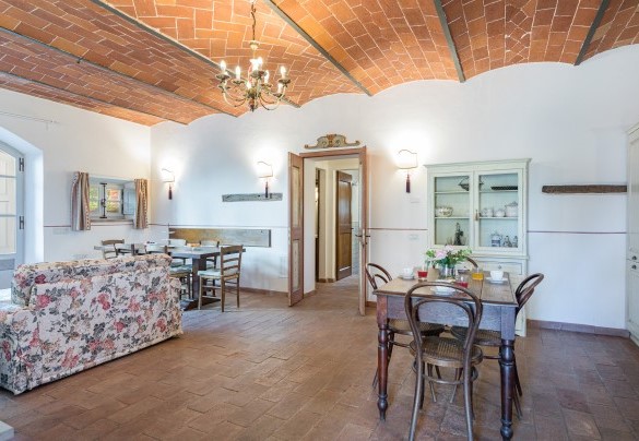 Dining area with kitchenette and living area - Antica Villa Merelli