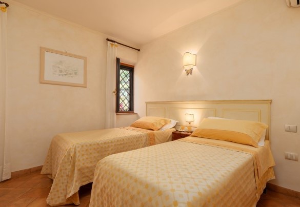 The twin bedroom (with joinable beds) n.4 on the first floor - Antiche Pietre