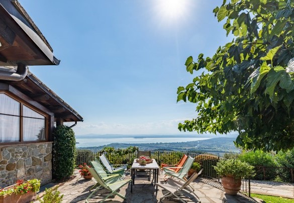 Il living esterno con vista - Antiche Pietre