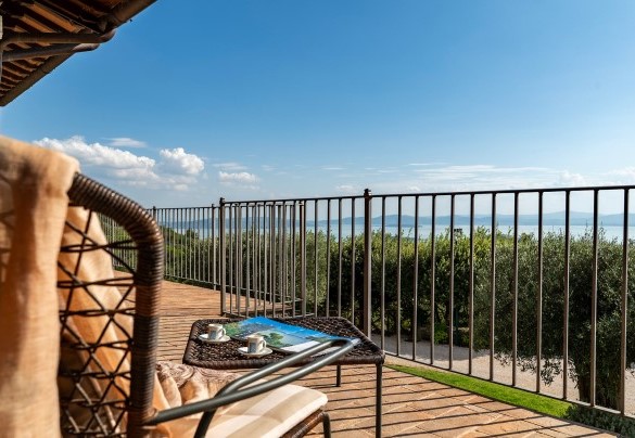 Il panoramico living esterno - Antiche Pietre