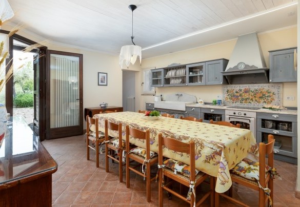 The kitchen on the ground floor - Antiche Pietre