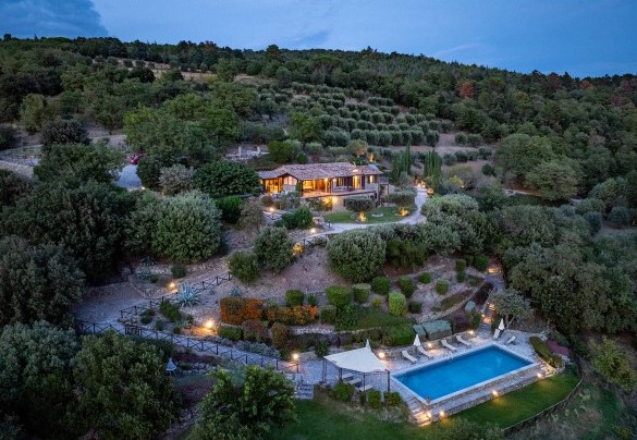 La proprietà in notturna - Antiche Pietre
