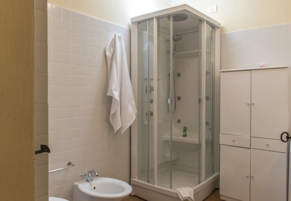 Bagno en suite con doccia al piano terra - Antiche Pie