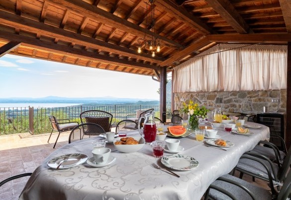  The veranda in front of the kitchen host an outdoor dining fornitures - Antiche Pietre