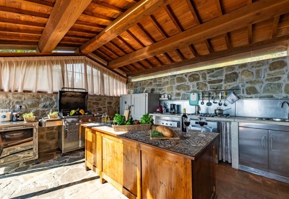  La cucina esterna completa in muratura - Antiche Pietre