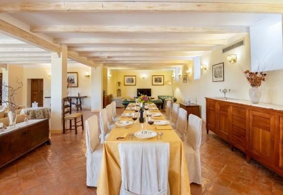The living with table set and seating space on the ground floor - Antiche Pietre