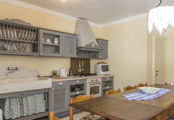 La cucina al piano terra completamente accessoriata - Antiche Pietre