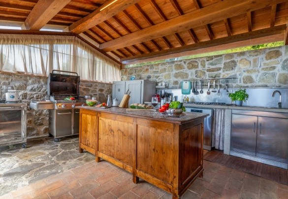 The external complete built-in kitchen - Antiche Pietre