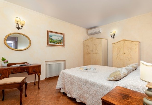 The double bedroom n.5 on the first floor - Antiche Pietre