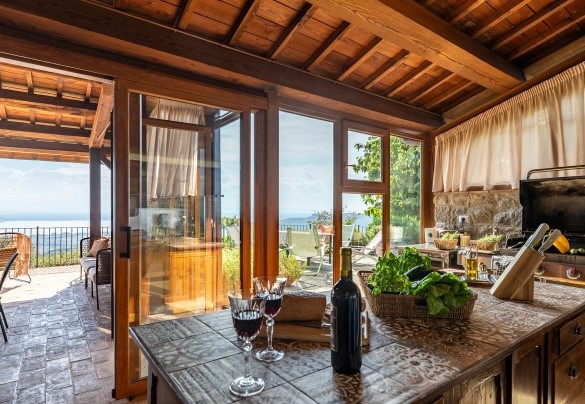 La cucina completa in muratura con barbecue - Antiche Pietre 