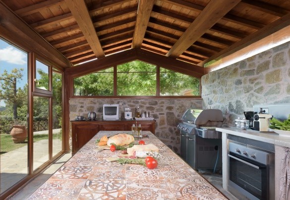 La fantastica e luminosa cucina esterna - Antiche Pietre 